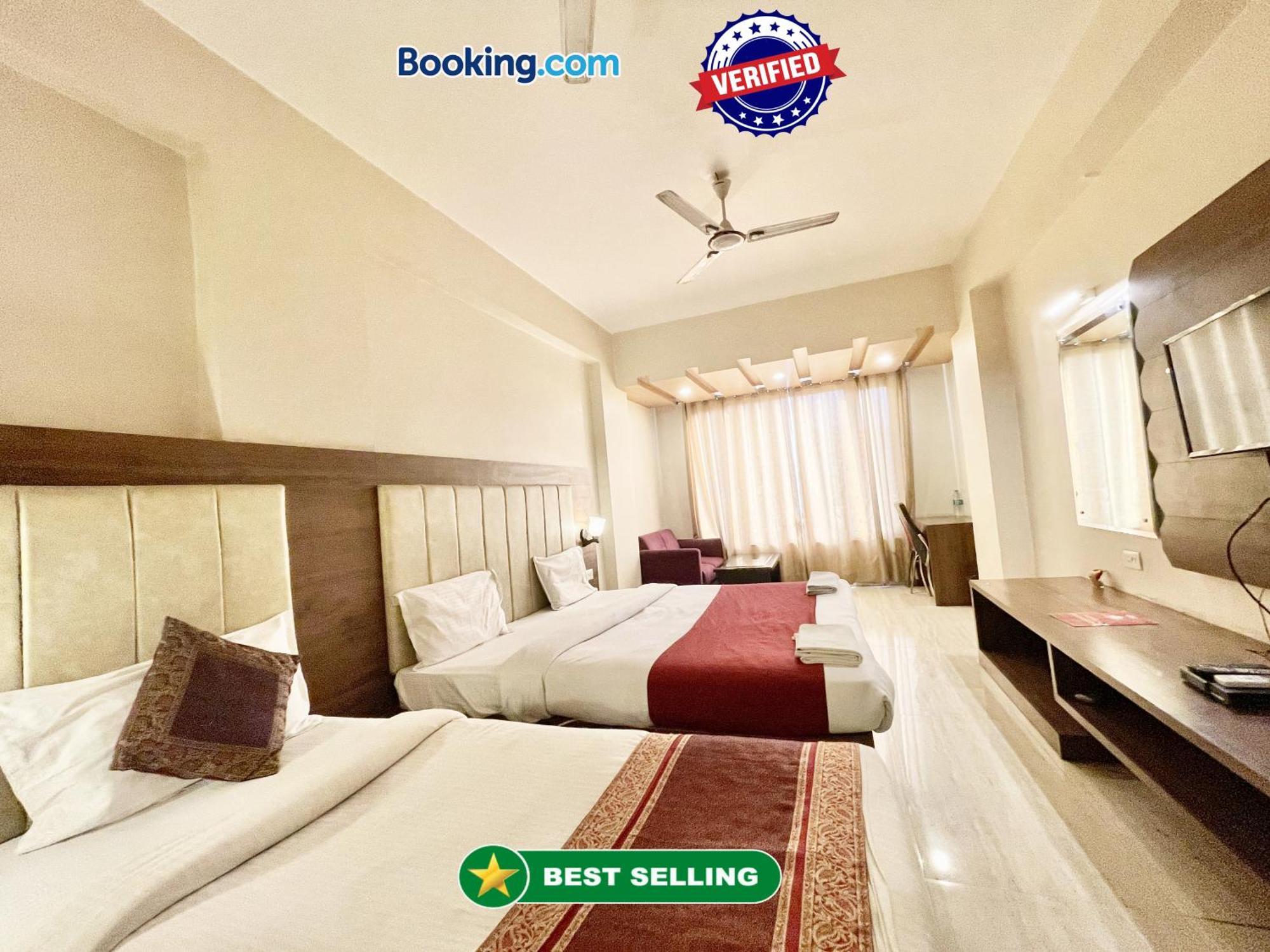 Hotel Rudraksh ! Varanasi !Fully-Air-Conditioned Hotel At Prime Location With Parking Availability, Near Kashi Vishwanath Temple, And Ganga Ghat 2 Bagian luar foto