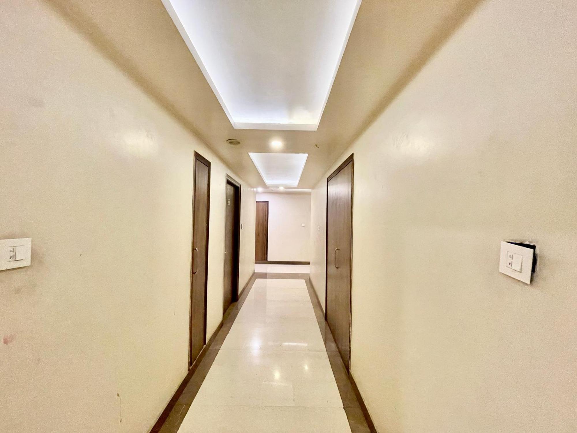 Hotel Rudraksh ! Varanasi !Fully-Air-Conditioned Hotel At Prime Location With Parking Availability, Near Kashi Vishwanath Temple, And Ganga Ghat 2 Bagian luar foto