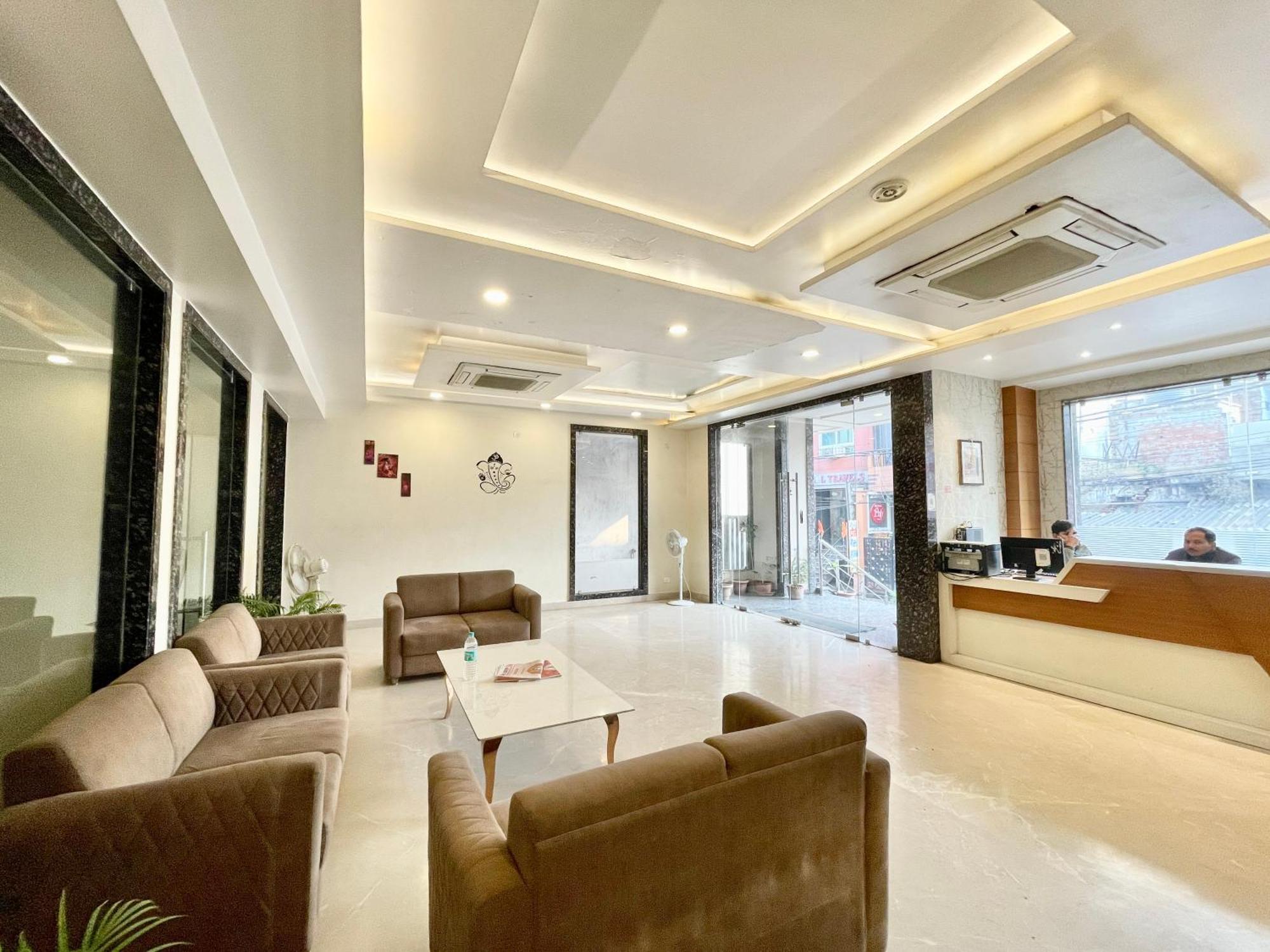 Hotel Rudraksh ! Varanasi !Fully-Air-Conditioned Hotel At Prime Location With Parking Availability, Near Kashi Vishwanath Temple, And Ganga Ghat 2 Bagian luar foto