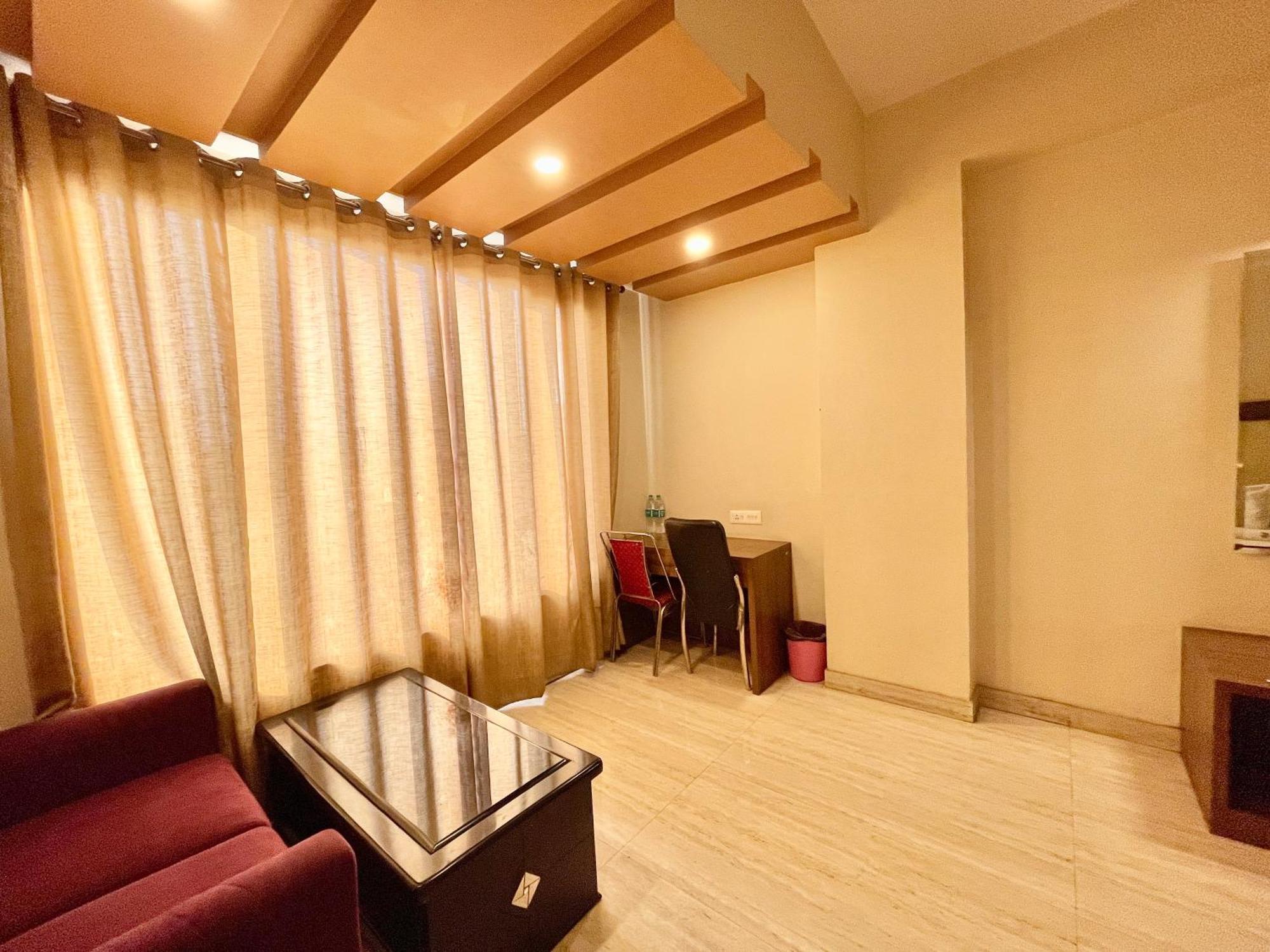 Hotel Rudraksh ! Varanasi !Fully-Air-Conditioned Hotel At Prime Location With Parking Availability, Near Kashi Vishwanath Temple, And Ganga Ghat 2 Bagian luar foto