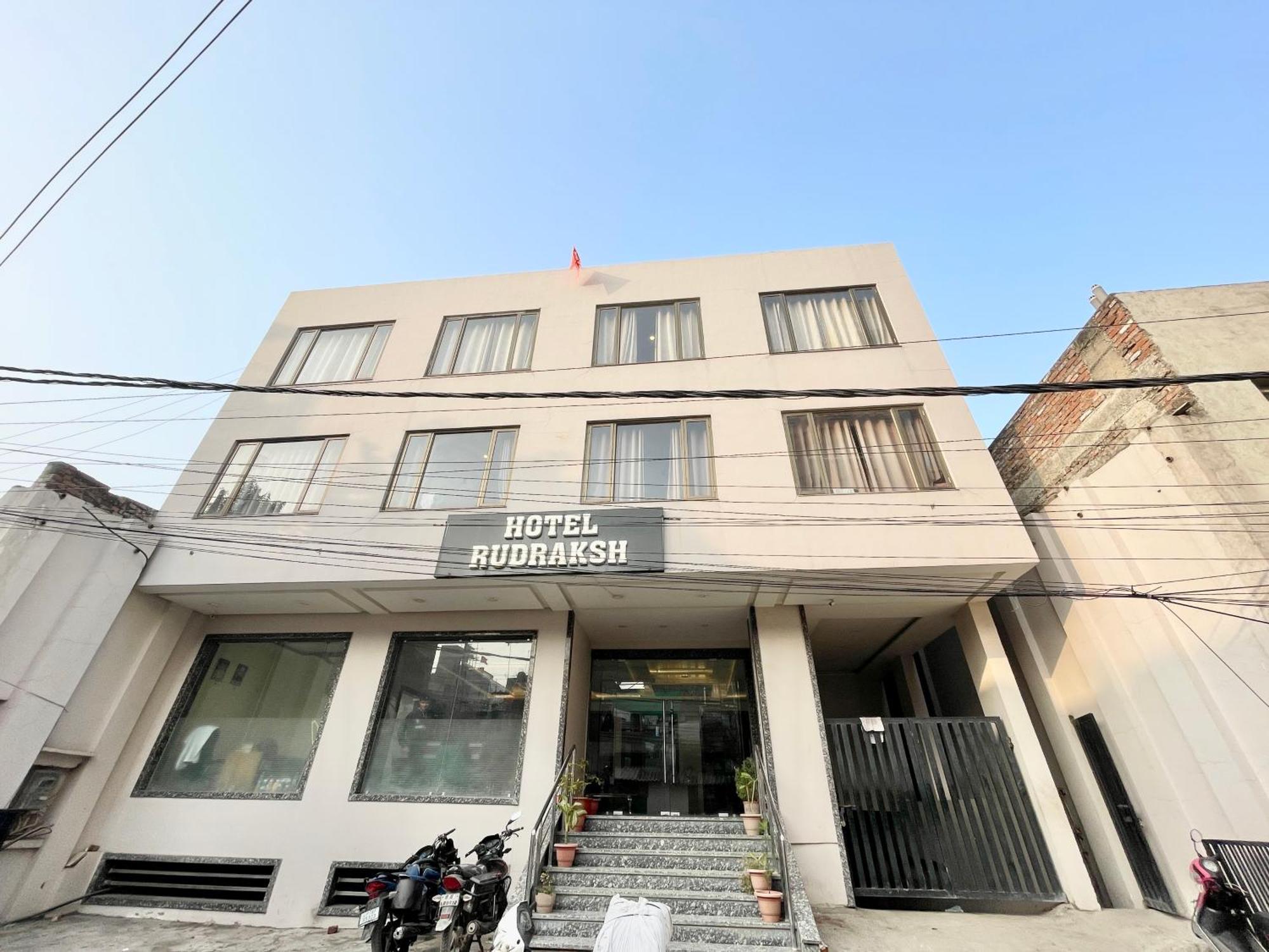 Hotel Rudraksh ! Varanasi !Fully-Air-Conditioned Hotel At Prime Location With Parking Availability, Near Kashi Vishwanath Temple, And Ganga Ghat 2 Bagian luar foto