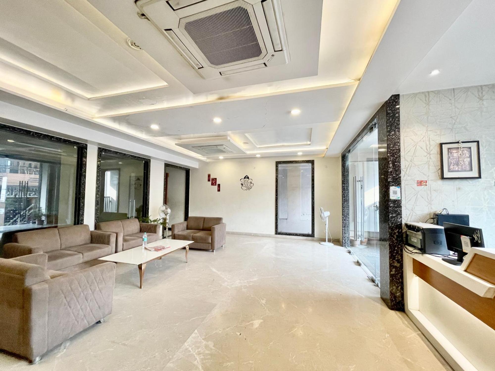 Hotel Rudraksh ! Varanasi !Fully-Air-Conditioned Hotel At Prime Location With Parking Availability, Near Kashi Vishwanath Temple, And Ganga Ghat 2 Bagian luar foto